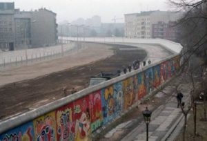 160813 Muro de Berlín artículo 1