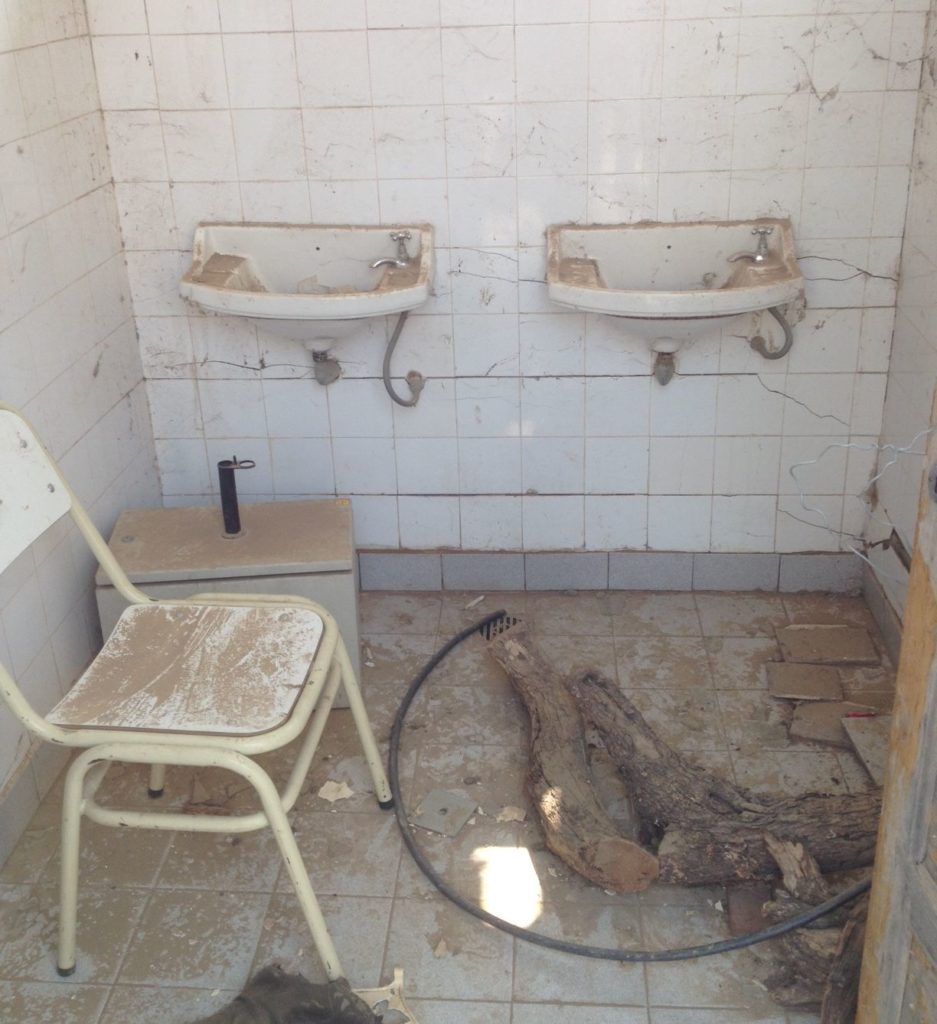 Así están los baños en la escuela de la comunidad wichi de Pozo el tigre, en Santa Victoria Este (Foto: Robustiano Pinedo)