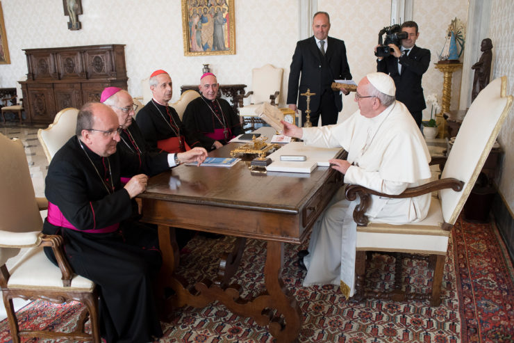 Vaticano-Papa-Obispos
