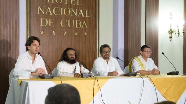 FARC-press-conference-with-Sri-Sri-Jun-2015