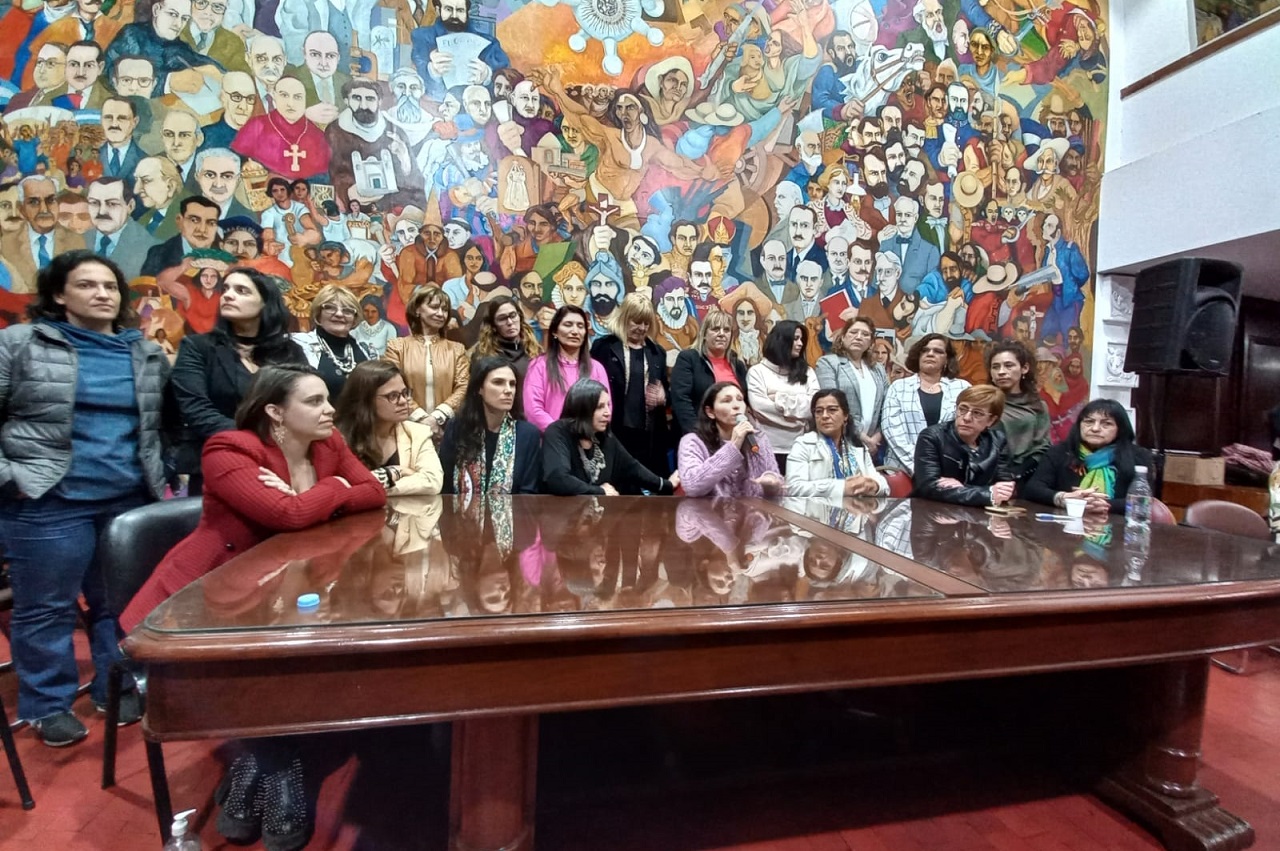 Premio a LU4, día de las infancias, festejos populares...