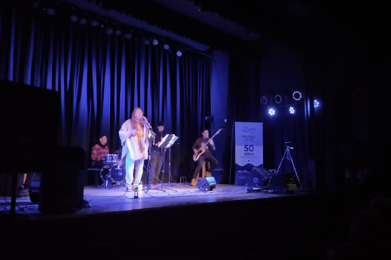 Radio Bandera, transmisiones, capacitación, cultura, arreglos, visitas...